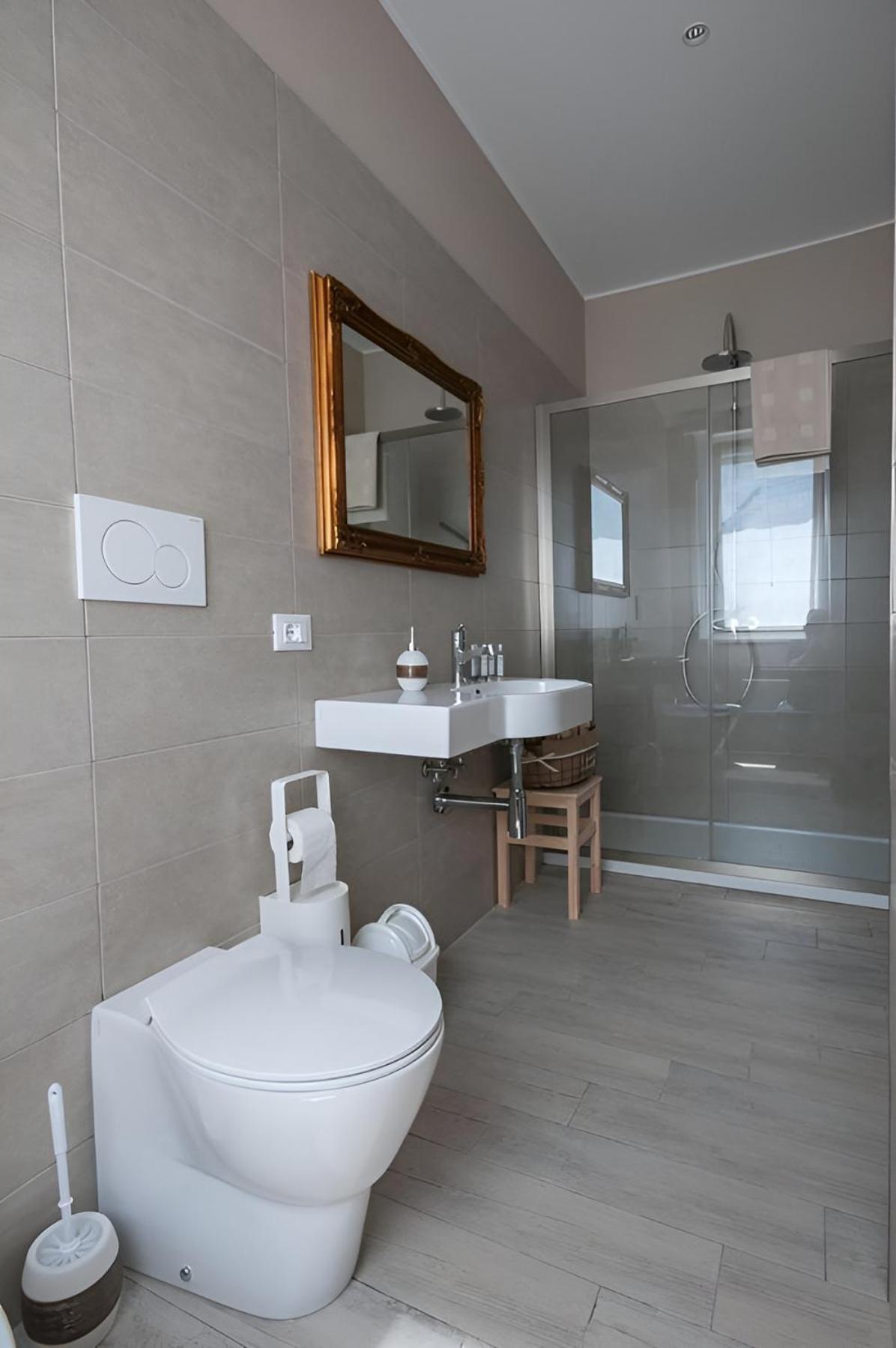 Alla Scaletta - Stanze Con Bagno Privato E Wifi A Pochi Passi Dal Duomo Mirandola Zewnętrze zdjęcie