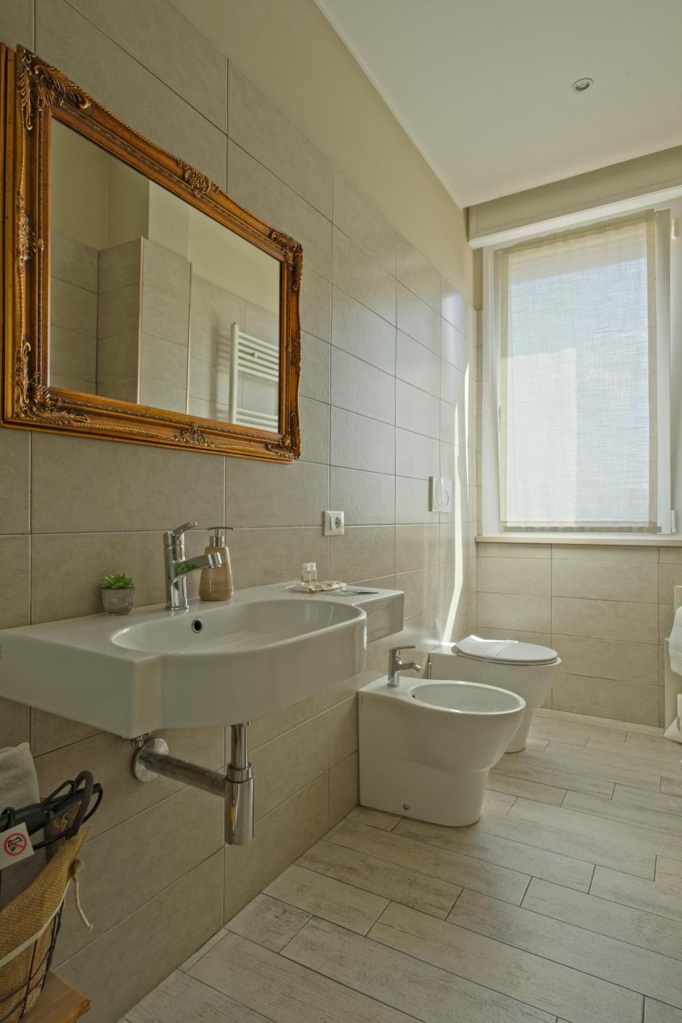 Alla Scaletta - Stanze Con Bagno Privato E Wifi A Pochi Passi Dal Duomo Mirandola Zewnętrze zdjęcie