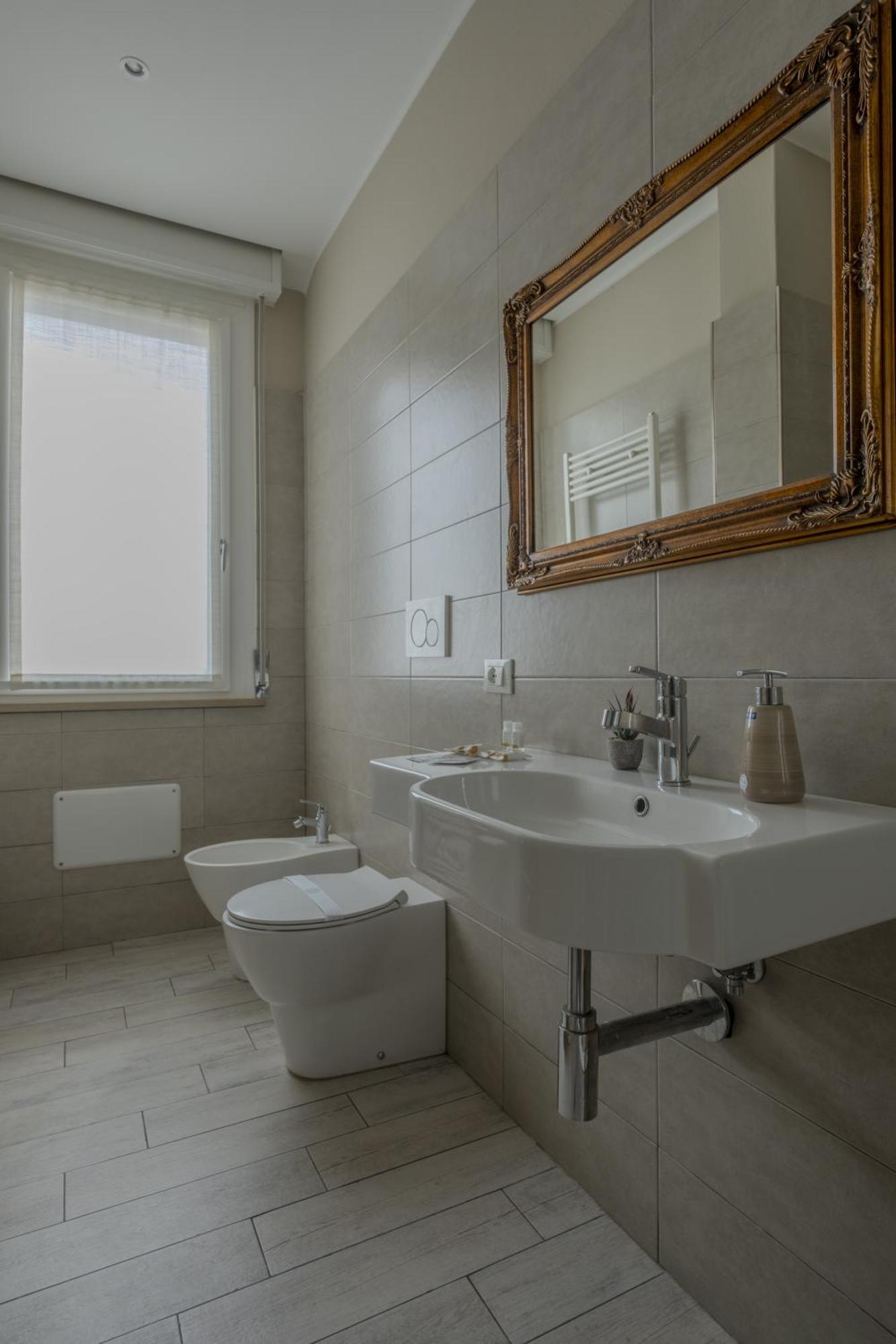 Alla Scaletta - Stanze Con Bagno Privato E Wifi A Pochi Passi Dal Duomo Mirandola Zewnętrze zdjęcie